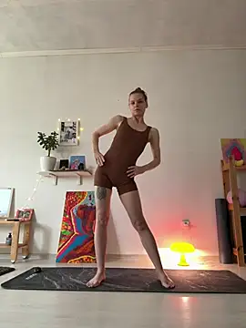 LeyaJohnson online show from 22, 4, 2026
