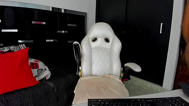 Dollperverthot online show from 5, 11, 2025