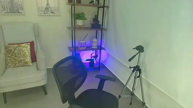 Sassy--Girl online show from 8, 4, 2026