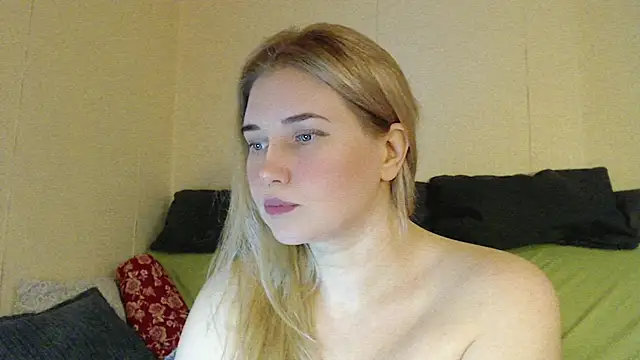 Snapshot of mmmPinUpGirl chatting on 29, 10, 2025 mmmPinUpGirl online show from 29, 10, 2025