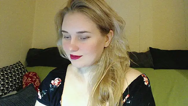 Snapshot of mmmPinUpGirl chatting on 17, 11, 2025 mmmPinUpGirl online show from 17, 11, 2025