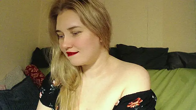 Snapshot of mmmPinUpGirl chatting on 9, 11, 2025 mmmPinUpGirl online show from 9, 11, 2025