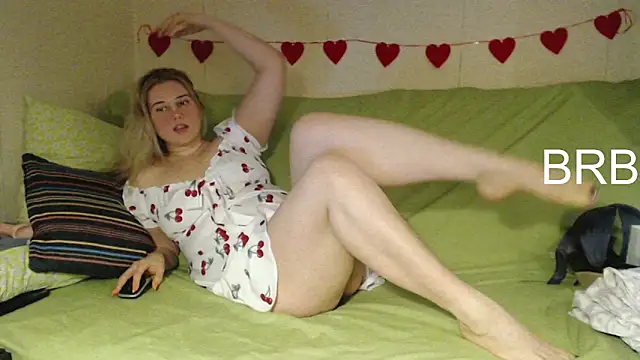 mmmPinUpGirl online show from 8, 3, 2026