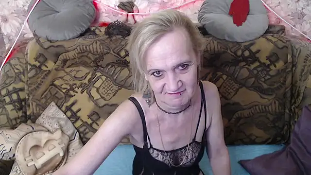 MissBekker online show from 2, 1, 2025