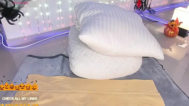 ohyesly  online show from 7, 10, 2025