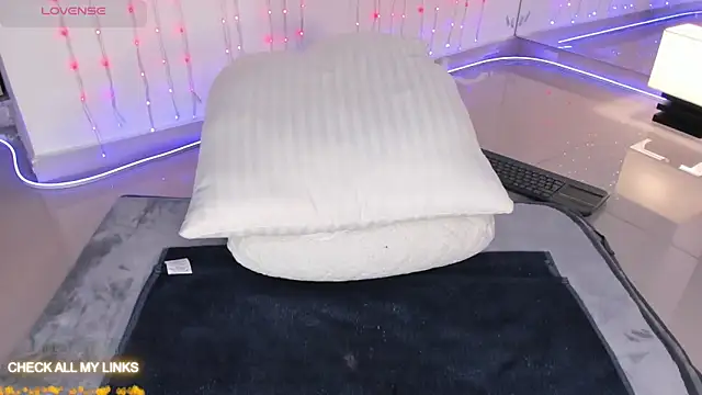 ohyesly  online show from 25, 9, 2025