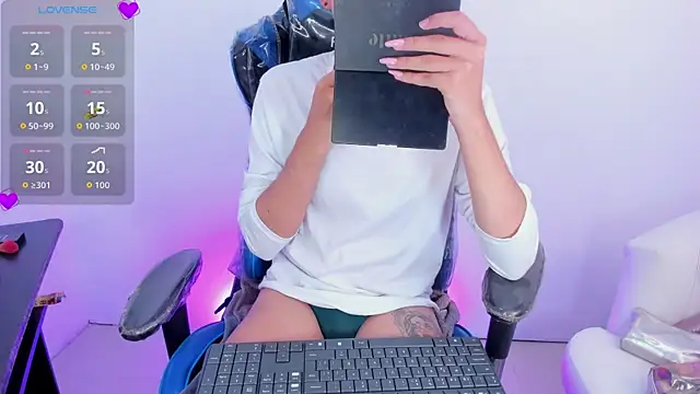 Chris boy  online show from 5, 7, 2026