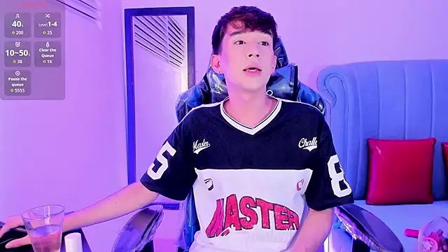 Chris boy  online show from 15, 4, 2026