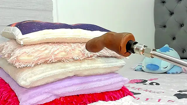 Elizabeth 18  online show from 5, 2, 2026