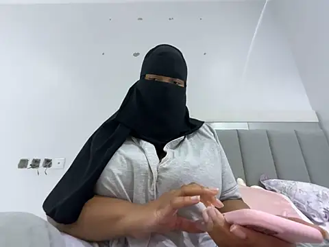 Snapshot of Submissive_Arab chatting on 7, 2, 2025 Submissive Arab online show from 7, 2, 2025