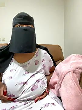Snapshot of Submissive_Arab chatting on 10, 10, 2025 Submissive Arab online show from 10, 10, 2025