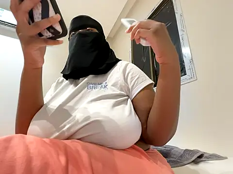 Submissive Arab online show from 25, 11, 2025