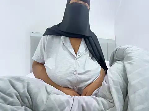 Snapshot of Submissive_Arab chatting on 7, 2, 2025 Submissive Arab online show from 7, 2, 2025