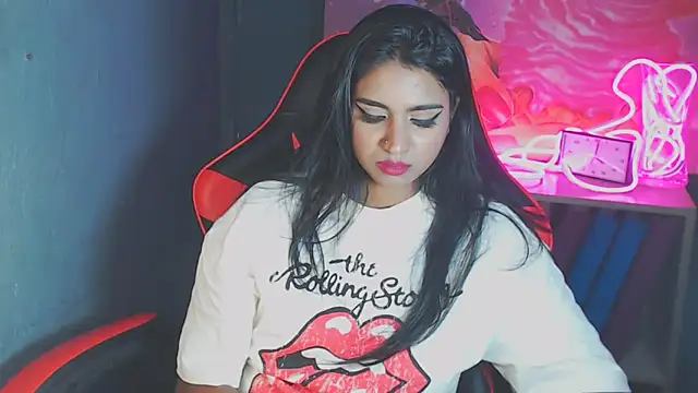 Delilah Blazee online show from 17, 3, 2025