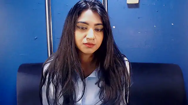 Delilah Blazee online show from 11, 3, 2025