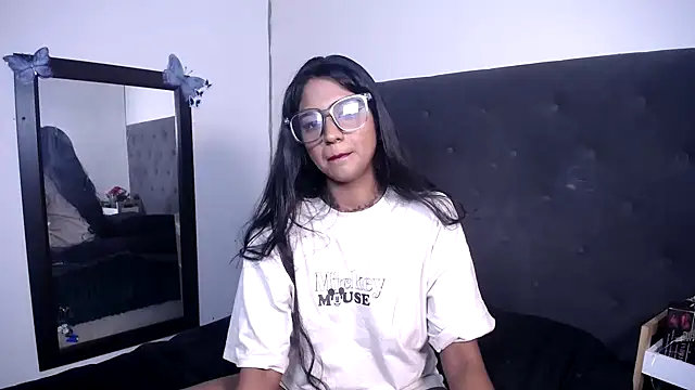 Delilah Blazee online show from 28, 2, 2026