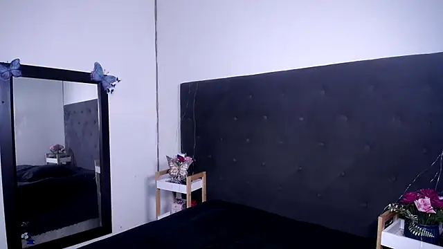 Delilah Blazee online show from 29, 3, 2026