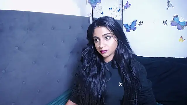 Delilah Blazee online show from 17, 12, 2025