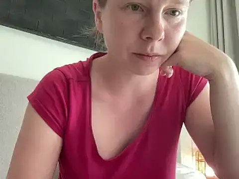 SweetLucy96 online show from 4, 5, 2026