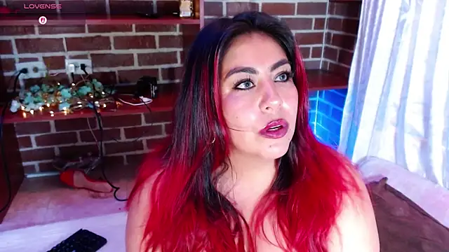 Snapshot of gatuwildhott chatting on 24, 7, 2026 gatuwildhott online show from 24, 7, 2026