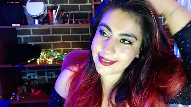 Snapshot of gatuwildhott chatting on 9, 7, 2026 gatuwildhott online show from 9, 7, 2026