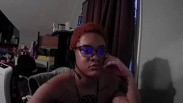 nickytheehawtie online show from 27, 4, 2026