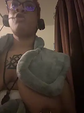 nickytheehawtie online show from 12, 4, 2026