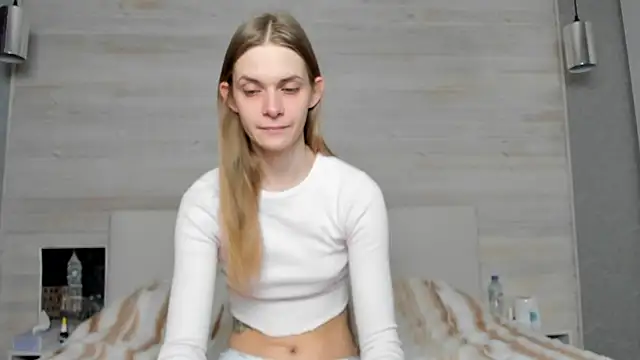 molly hunt  online show from 28, 2, 2025