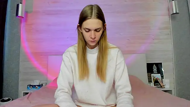 molly hunt  online show from 18, 11, 2025