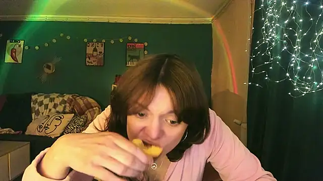 Snapshot of ClancyMorissey chatting on 19, 5, 2026 ClancyMorissey online show from 19, 5, 2026