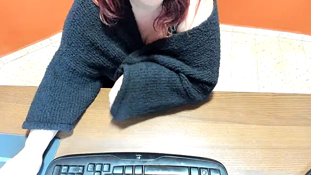 NikkiHolland online show from 6, 3, 2026