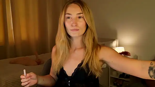 Snapshot of bella__rose chatting on 18, 6, 2026 bella rose online show from 18, 6, 2026