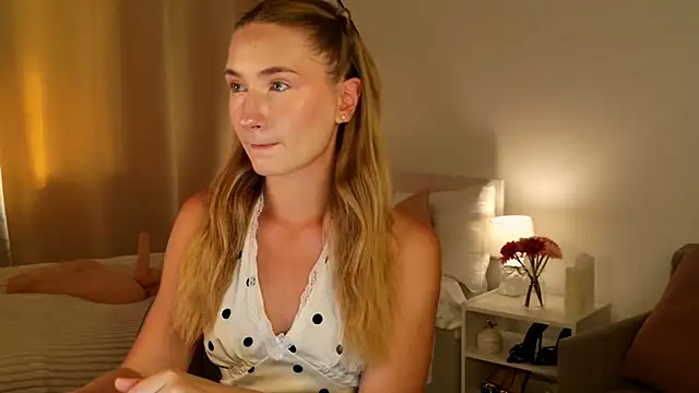 Snapshot of bella__rose chatting on 26, 6, 2026 bella rose online show from 26, 6, 2026