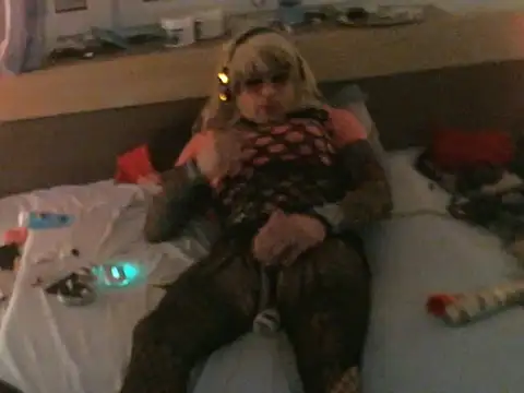 Kinkyslut07 online show from 18, 11, 2025