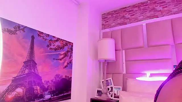 ShaniaBrownn online show from 13, 5, 2026