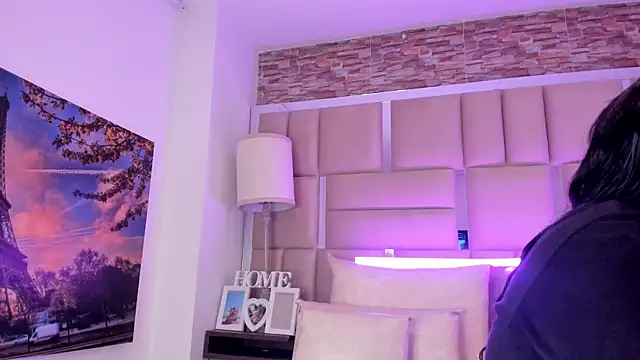 ShaniaBrownn online show from 4, 2, 2026