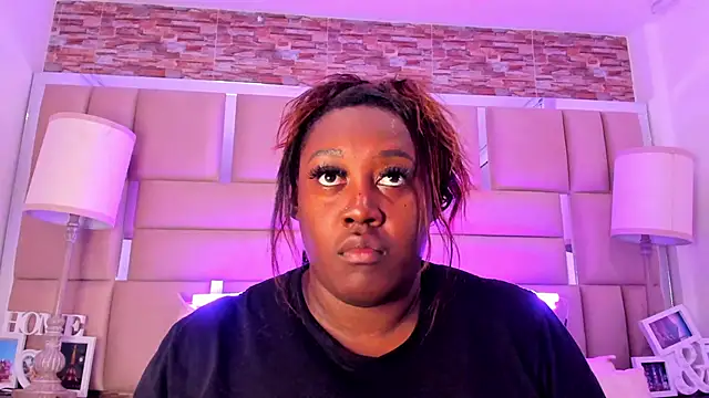 Snapshot of ShaniaBrownn chatting on 21, 10, 2025 ShaniaBrownn online show from 21, 10, 2025