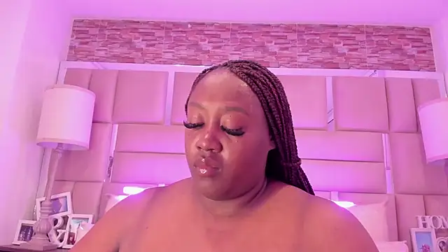 ShaniaBrownn online show from 9, 5, 2026
