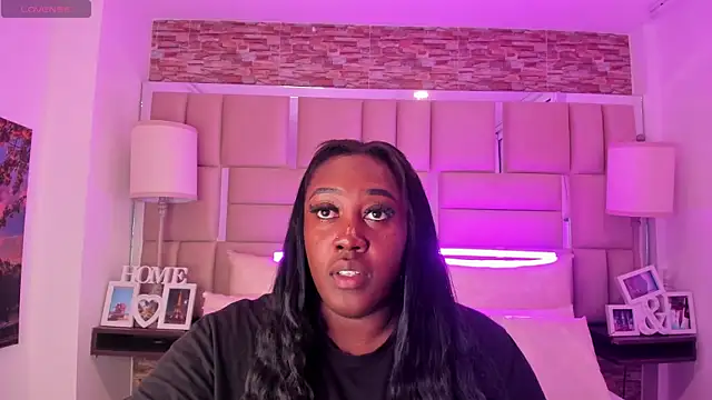 ShaniaBrownn online show from 18, 12, 2025