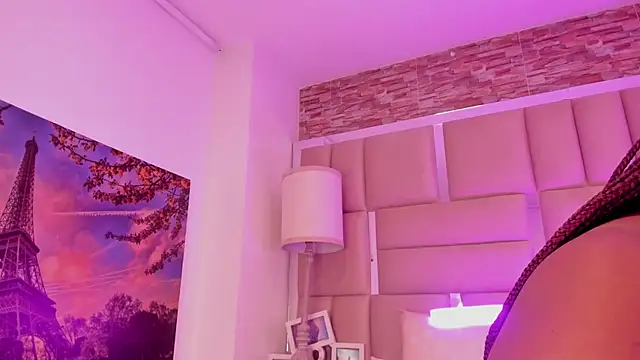 ShaniaBrownn online show from 12, 4, 2026