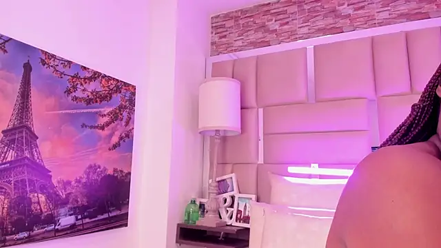 ShaniaBrownn online show from 28, 4, 2026