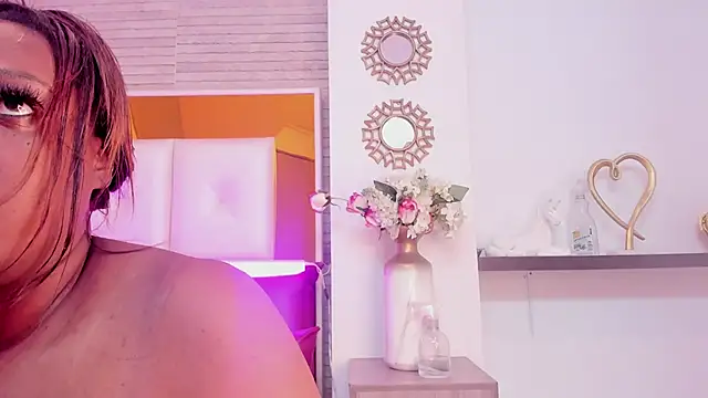 Snapshot of ShaniaBrownn chatting on 1, 11, 2025 ShaniaBrownn online show from 1, 11, 2025