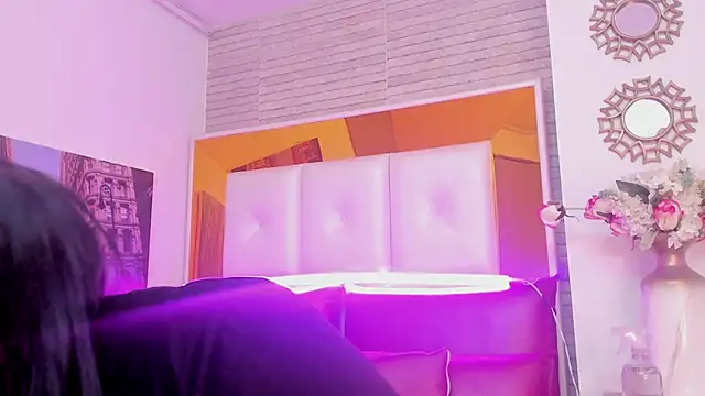 Snapshot of ShaniaBrownn chatting on 6, 11, 2025 ShaniaBrownn online show from 6, 11, 2025