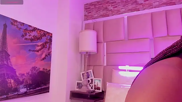 ShaniaBrownn online show from 10, 4, 2026