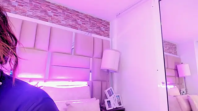 Snapshot of ShaniaBrownn chatting on 18, 10, 2025 ShaniaBrownn online show from 18, 10, 2025