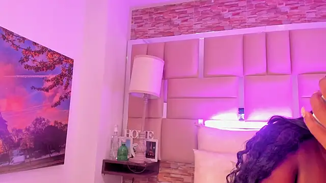 Snapshot of ShaniaBrownn chatting on 21, 11, 2025 ShaniaBrownn online show from 21, 11, 2025