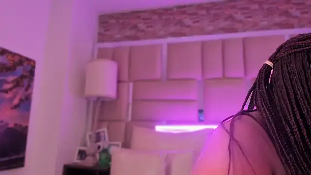 ShaniaBrownn online show from 24, 5, 2026