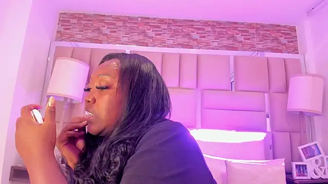 Snapshot of ShaniaBrownn chatting on 20, 11, 2025 ShaniaBrownn online show from 20, 11, 2025