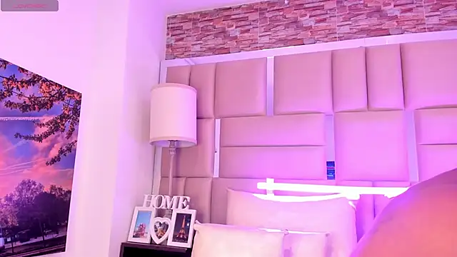 ShaniaBrownn online show from 20, 12, 2025