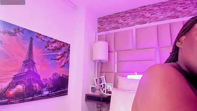 ShaniaBrownn online show from 8, 4, 2026